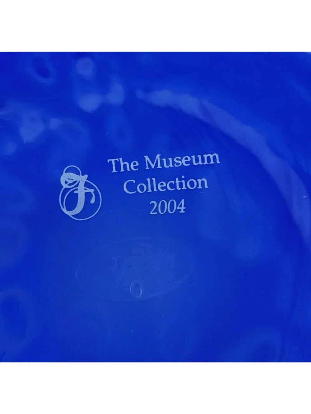 Fenton Glass 2004 Atlantis Periwinkle Iridescent Blue Fish Vase
